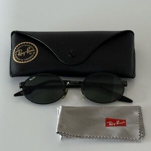 SOLD Vintage Ray Bans - Gorgeous style
